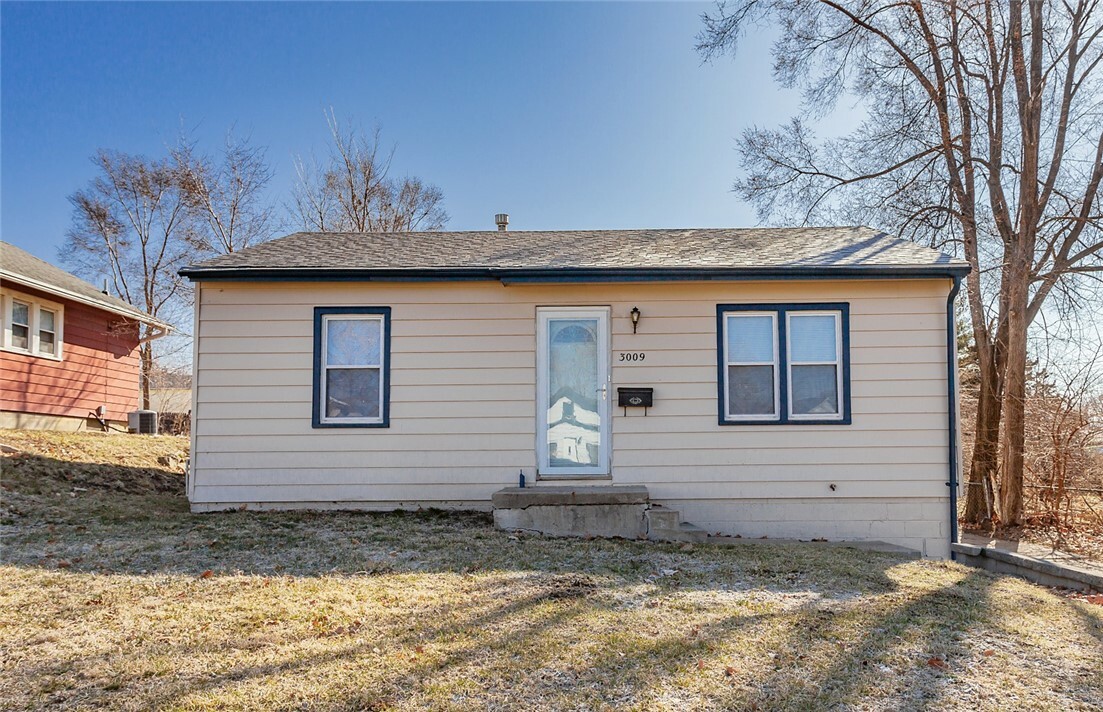 Property Photo:  3009 4th Street  IA 50313 