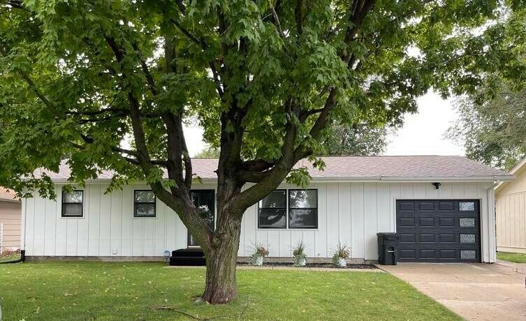 Property Photo:  1802 S 5th Street  IA 52577 