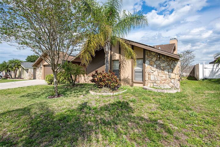 Property Photo:  8848 Andros Lane  FL 34668 