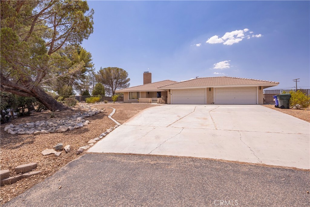 Property Photo:  15196 Kinai Road  CA 92307 