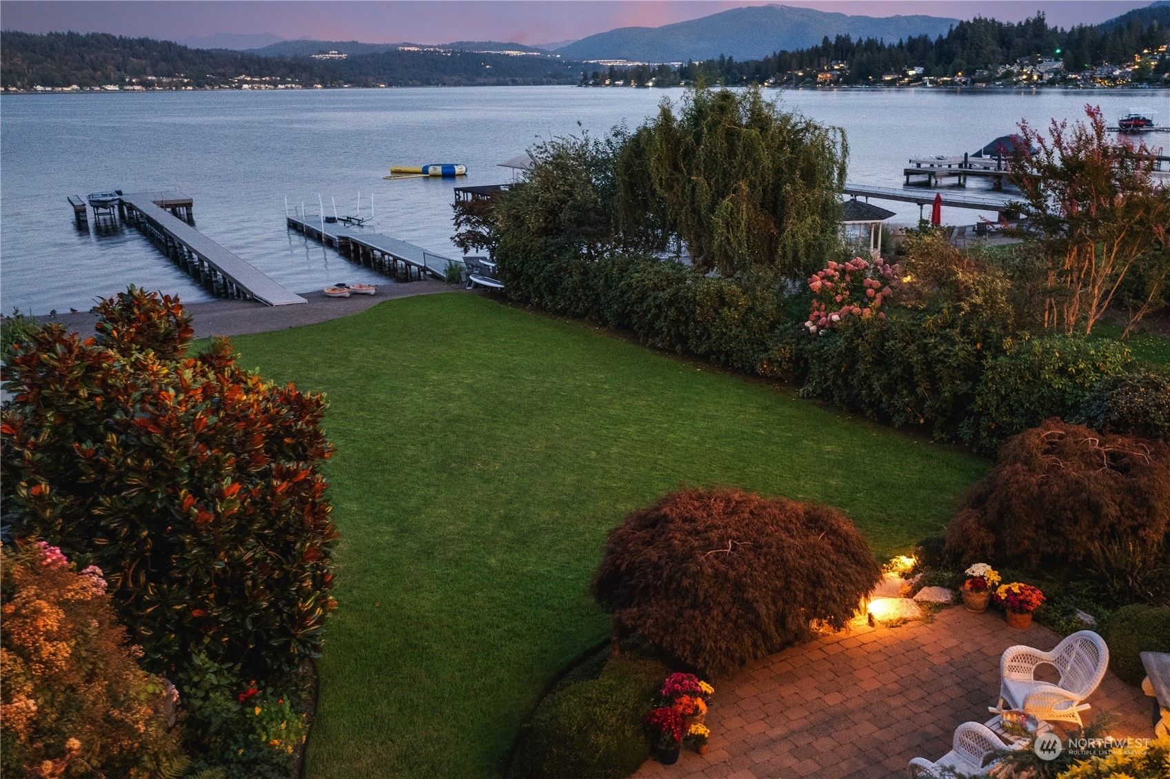 Property Photo:  3248 W Lake Sammamish Parkway SE  WA 98008 