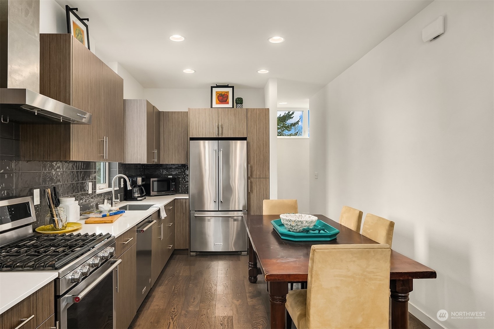 Property Photo: 5604 25th Avenue SW B WA 98106