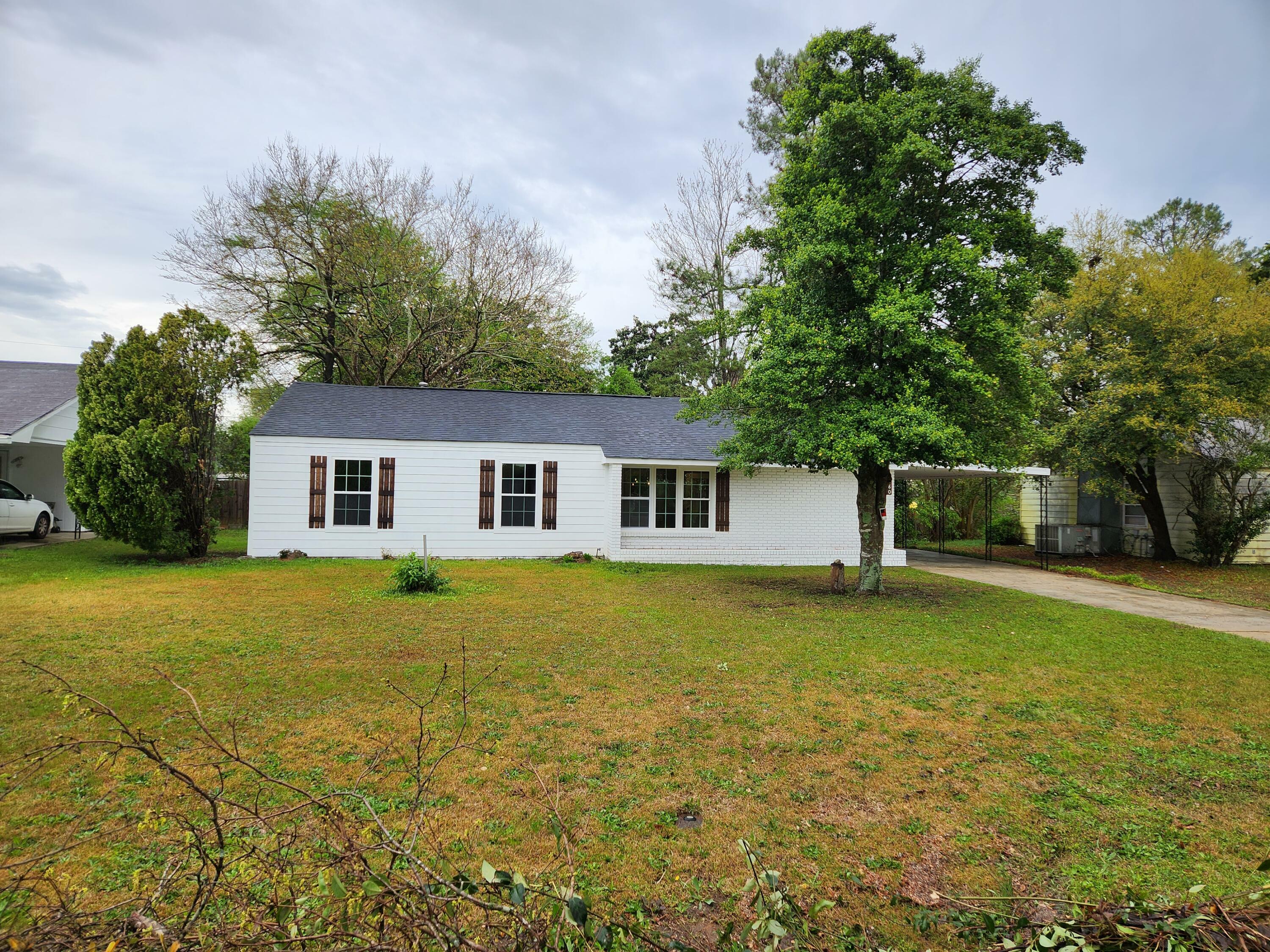 Property Photo:  880 NE Alfred Street  SC 29801 