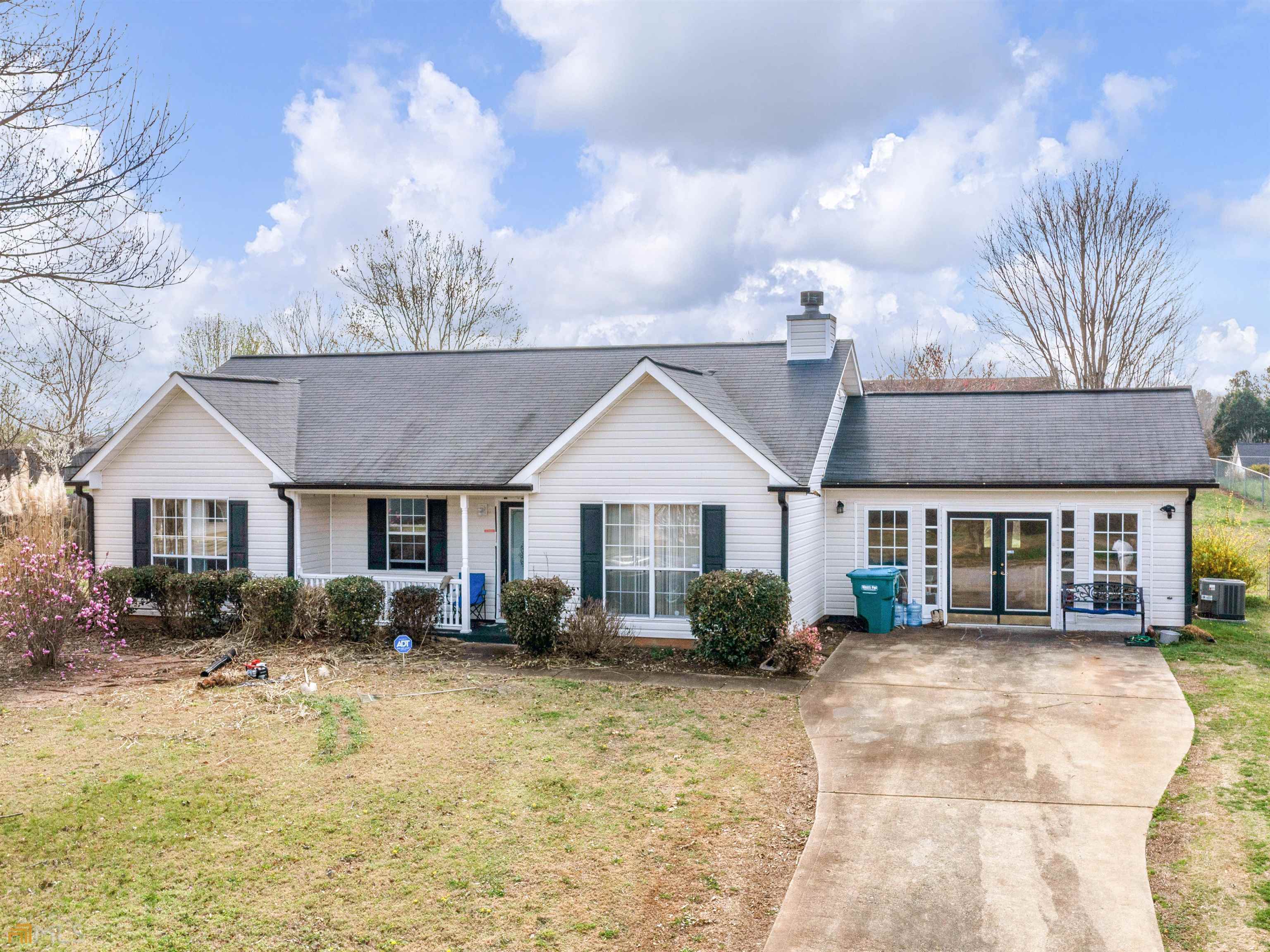 Property Photo: 140 Greenleaf Drive GA 30228