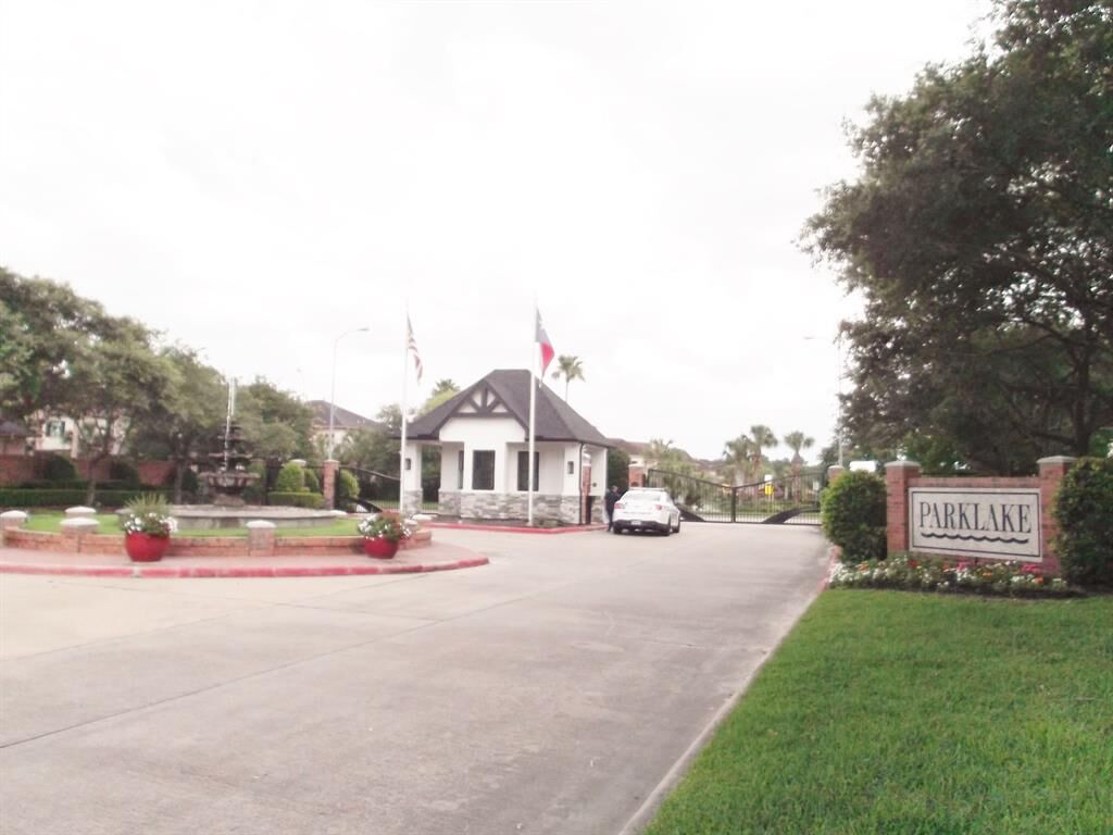 Property Photo: 1722 Parklake Village Circle TX 77450