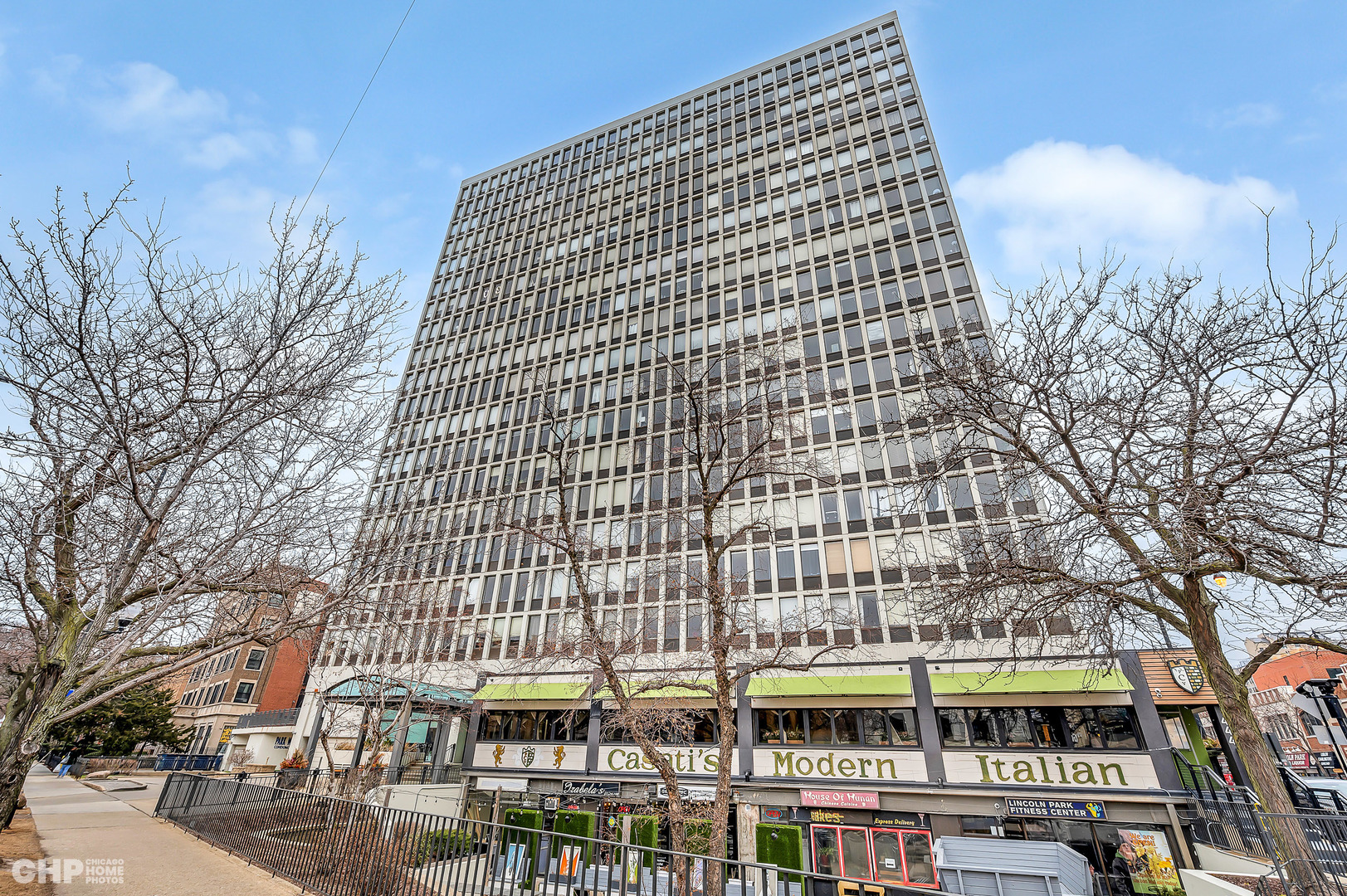 Property Photo: 444 W Fullerton Parkway 2004 IL 60614