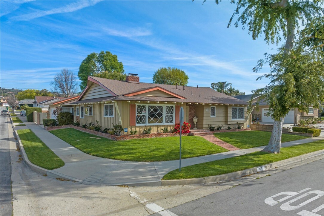 Property Photo:  301 E Rose Avenue  CA 90631 