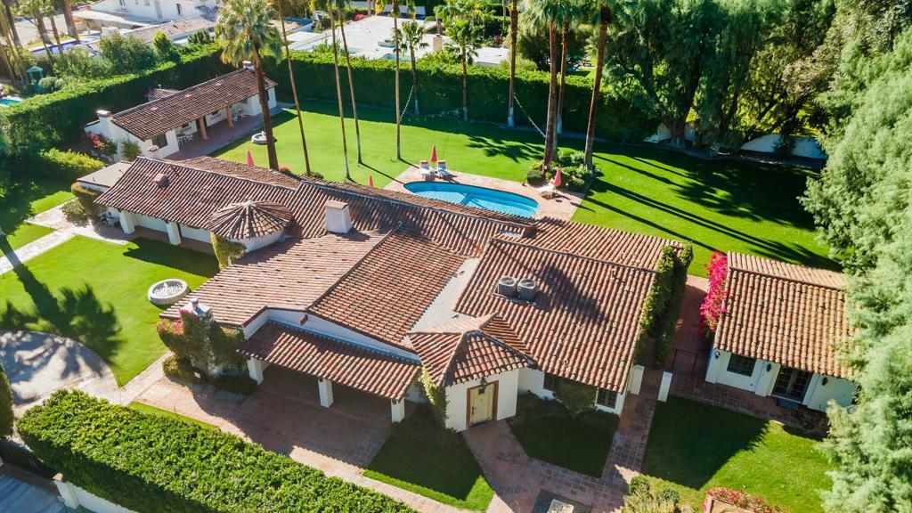 Property Photo: 899 N Avenida Palmas CA 92262