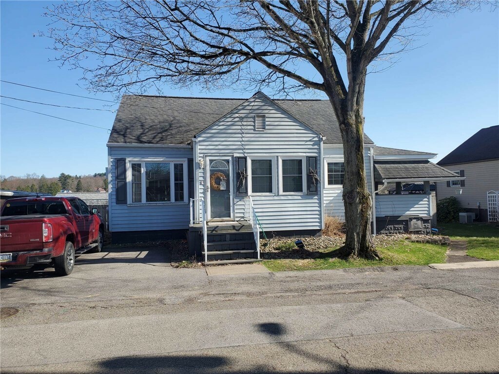 Property Photo: 628 Christy Ave PA 16228