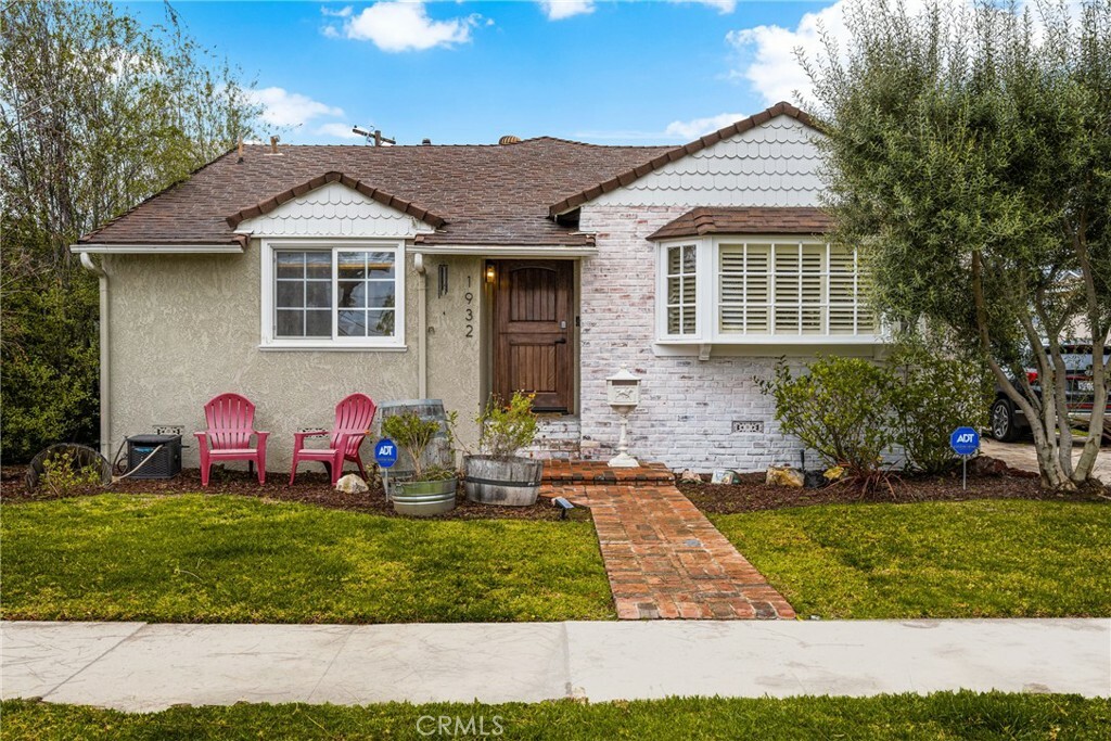 Property Photo:  1932 Montair Avenue  CA 90815 