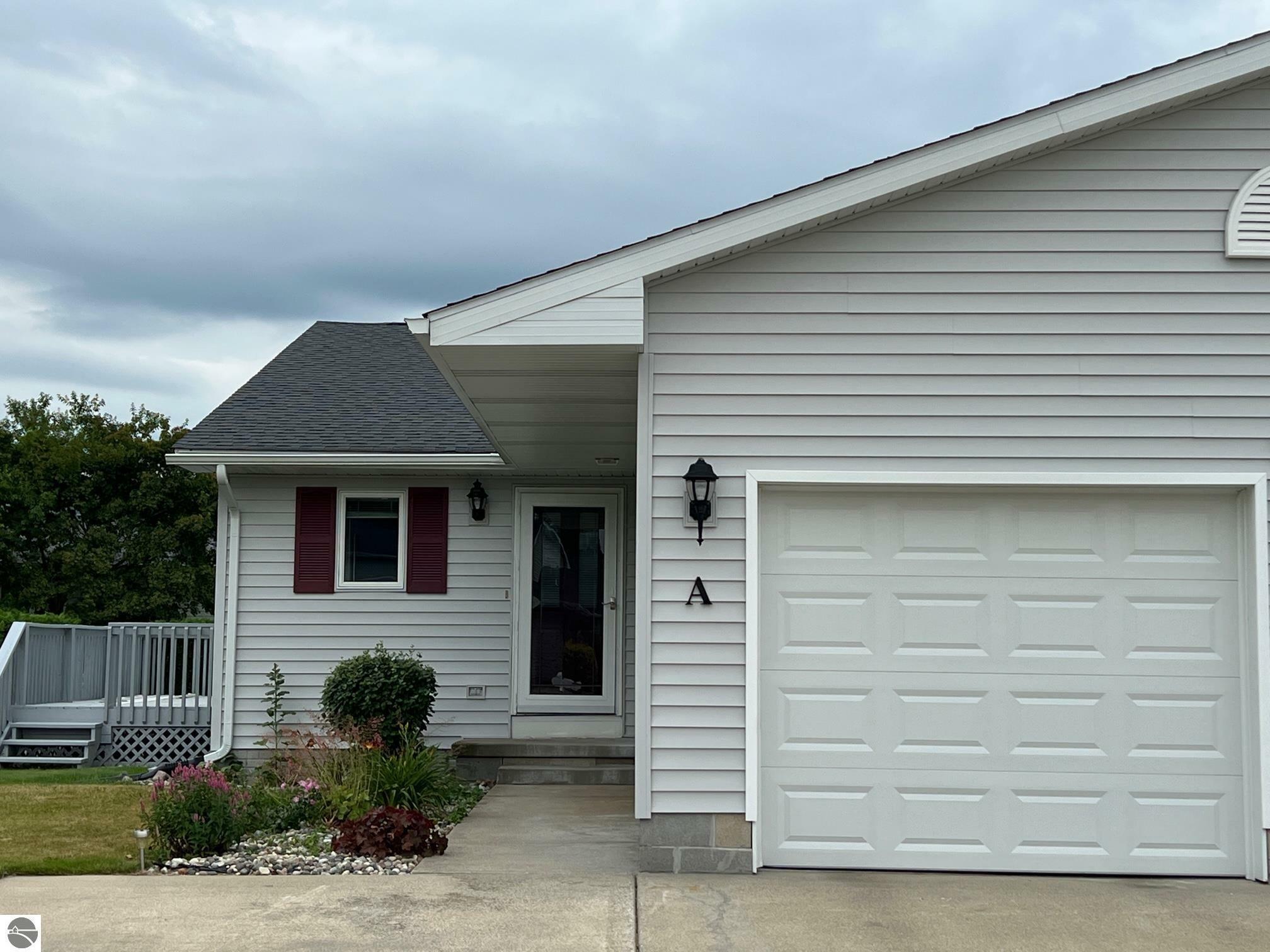 Property Photo:  1623 E Gaylord Street  MI 48858 