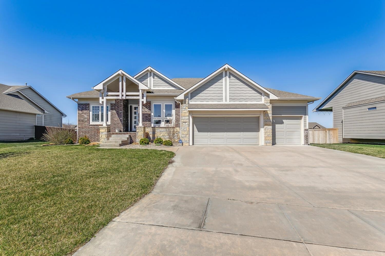 Property Photo: 716 W Candlestar Ct KS 67002