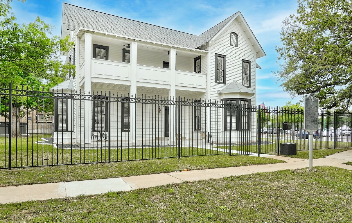 Property Photo:  1004 S Church Street  TX 78626 