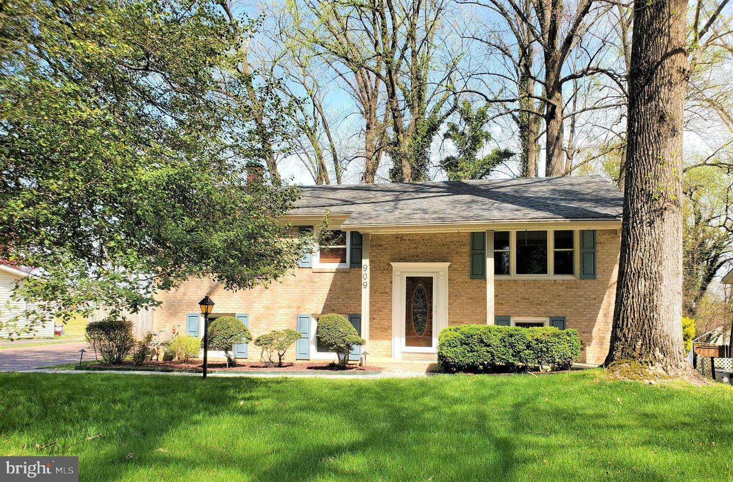 Property Photo:  909 Old County Road  MD 21146 
