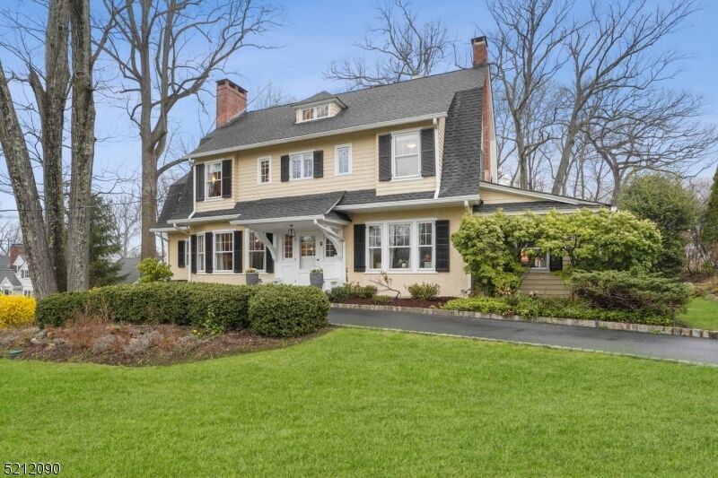Property Photo:  2 Oxbow Ln  NJ 07901 
