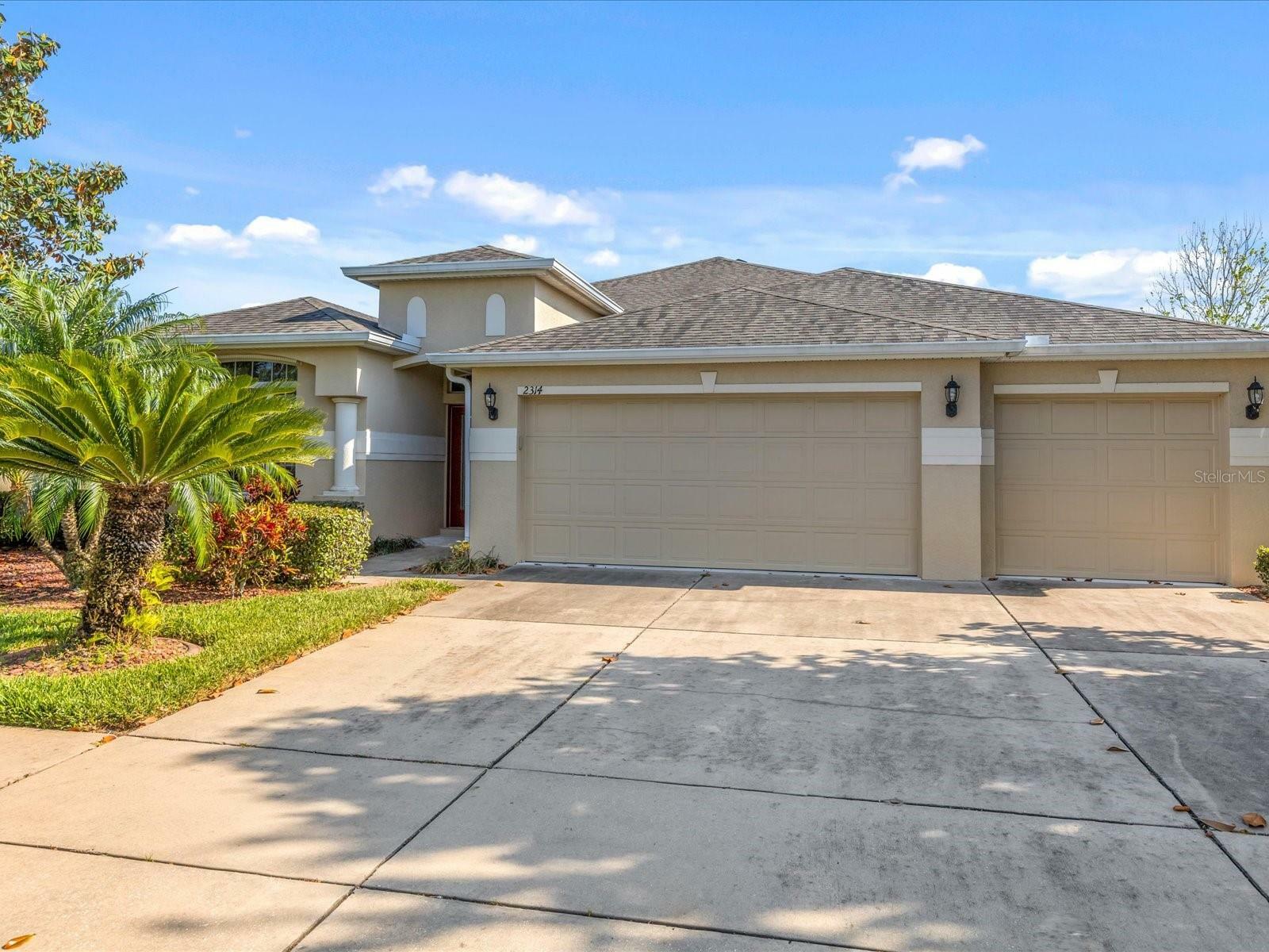 Property Photo:  2314 Triggerfish Court  FL 34691 