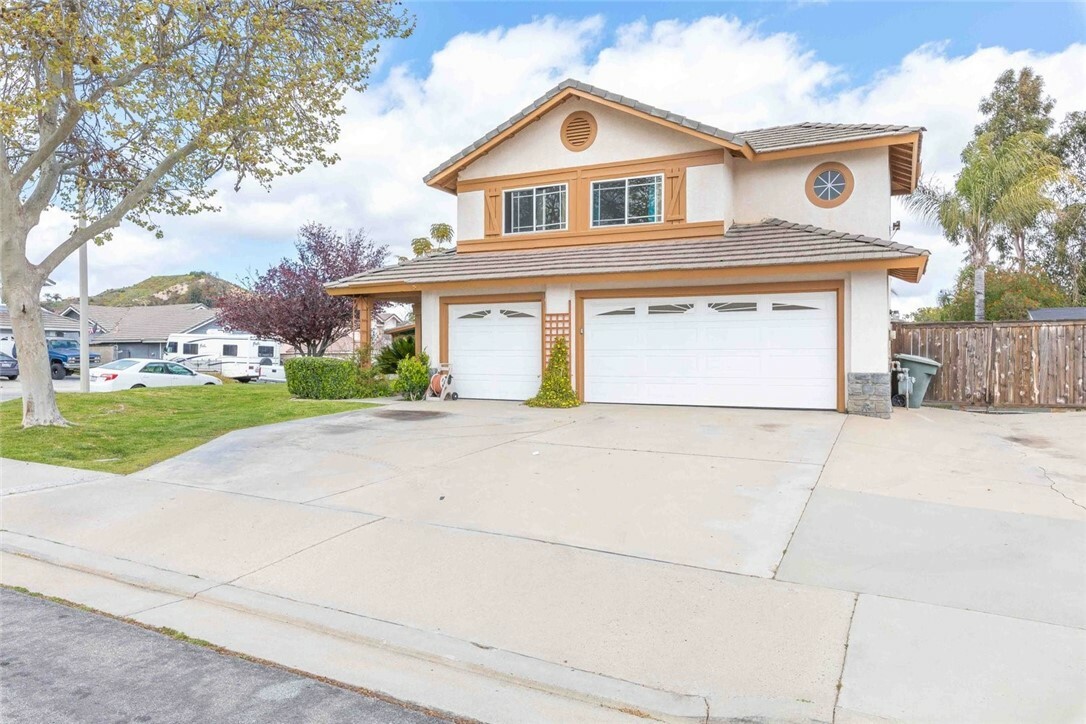 Property Photo:  16523 Kiwi Way  CA 92530 