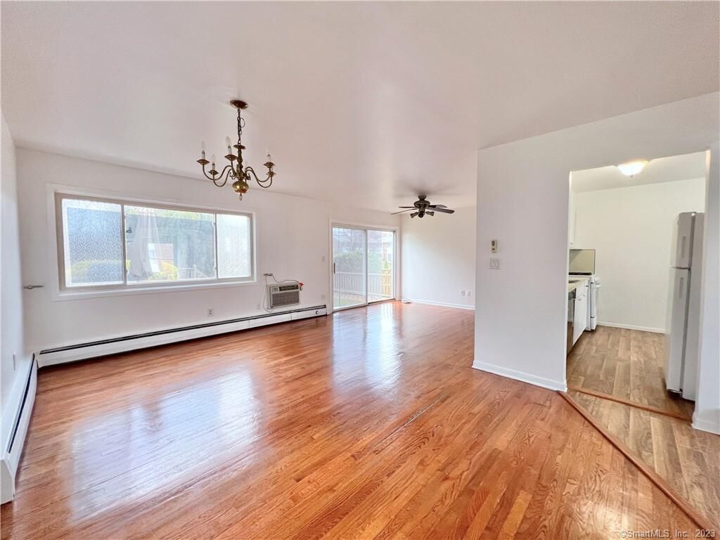 Property Photo: 80 County Street 3E CT 06851
