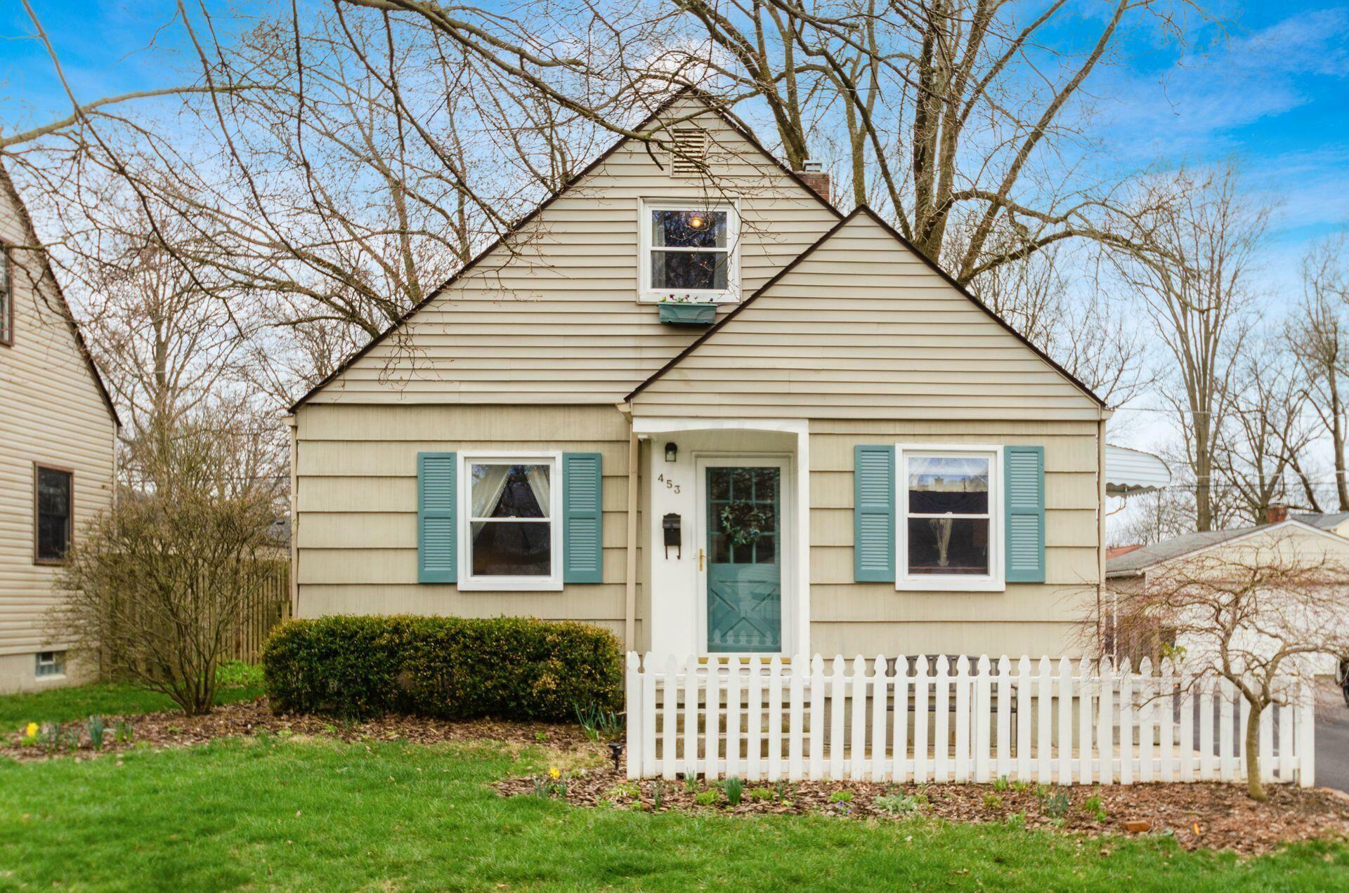 Property Photo: 453 Chatham Road OH 43214