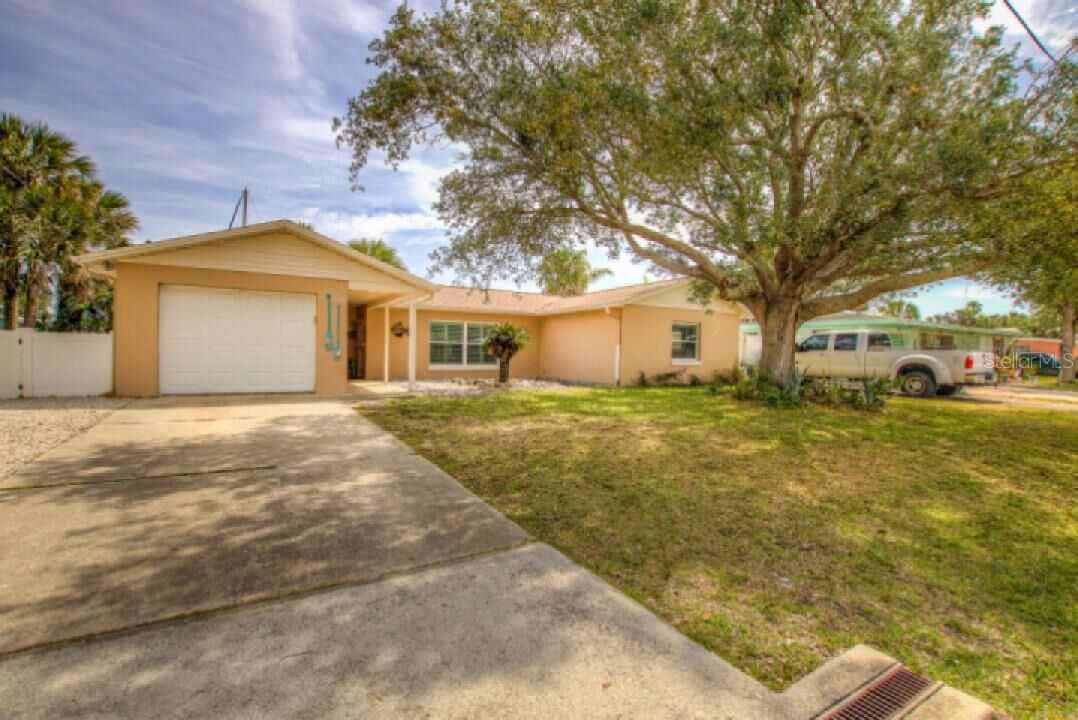 Property Photo: 120 Lantana Avenue FL 32136