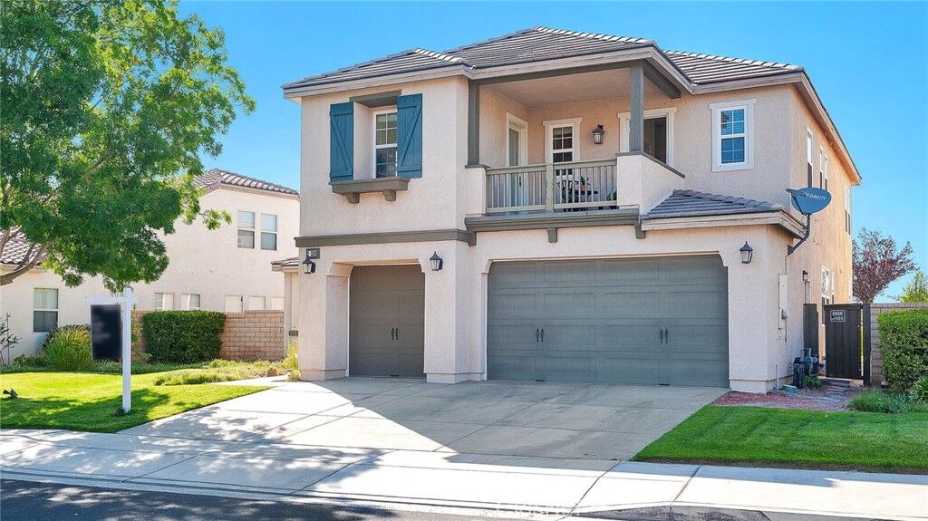 Property Photo: 27339 English Ivy Lane CA 91387