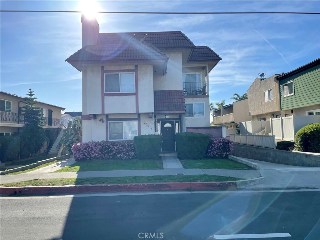 Property Photo:  23915 Arlington Avenue 3  CA 90501 