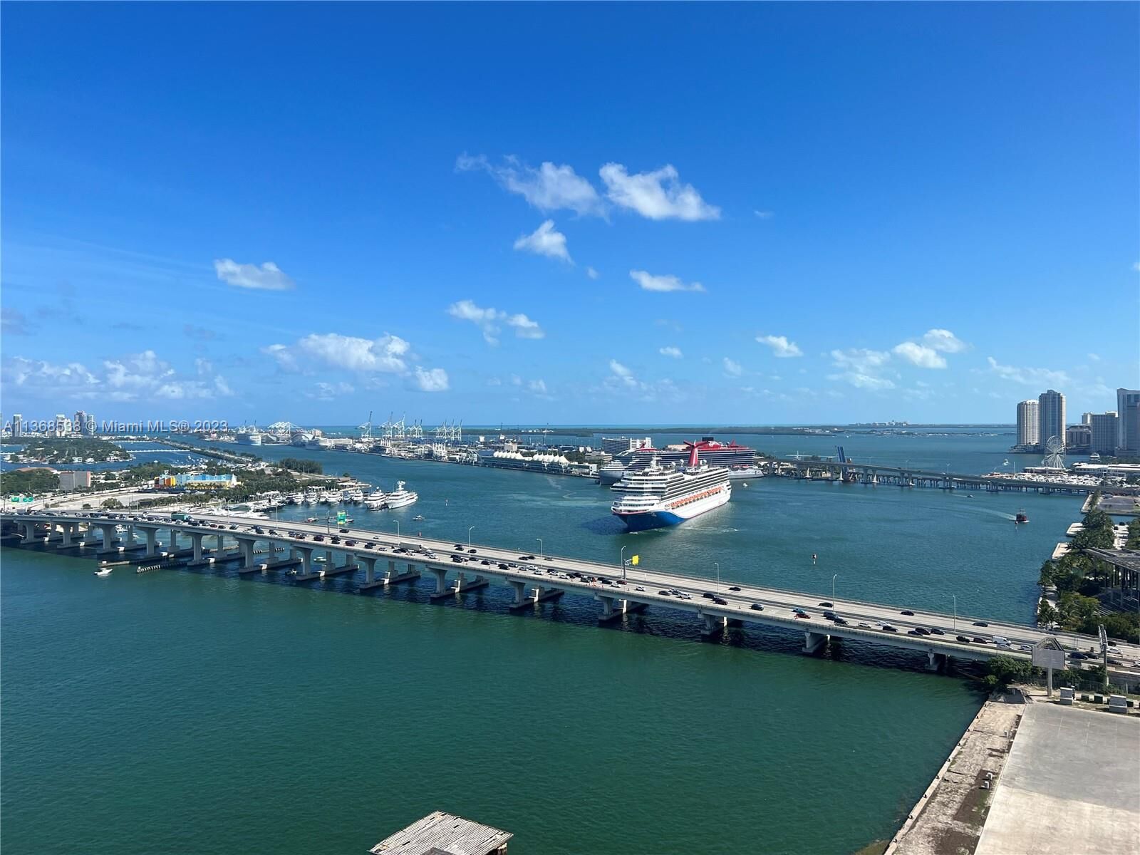 Property Photo:  555 NE 15th St 31H  FL 33132 