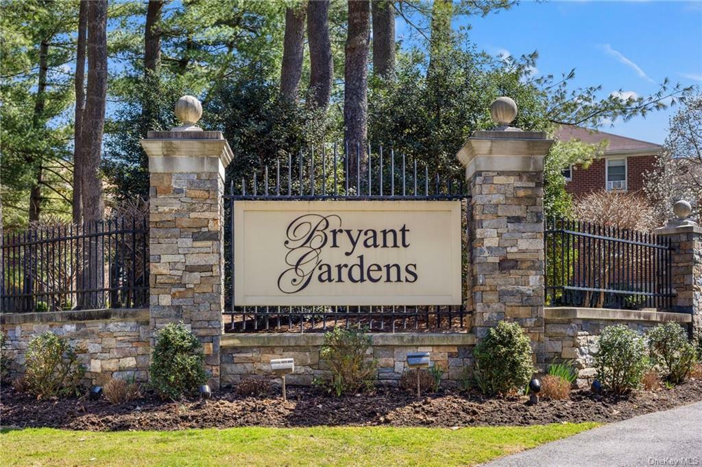Property Photo:  10 Bryant Crescent 1M  NY 10605 