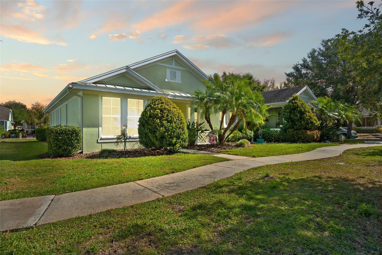 Property Photo:  216 Summerside Court  FL 33572 