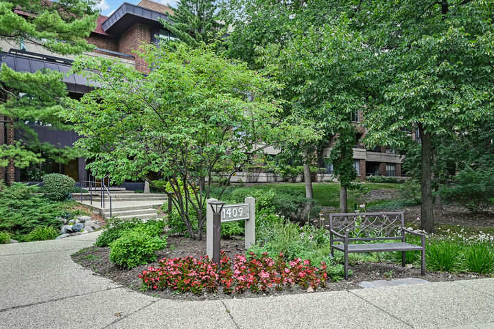 1409 Burr Oak Road 112A  Hinsdale IL 60521 photo
