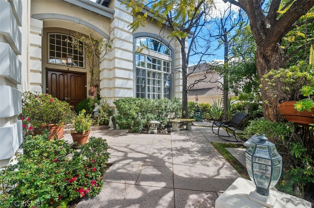 Property Photo: 5946 County Oak Road CA 91367