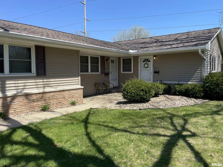 821 W Teton Drive  Peoria IL 61614 photo