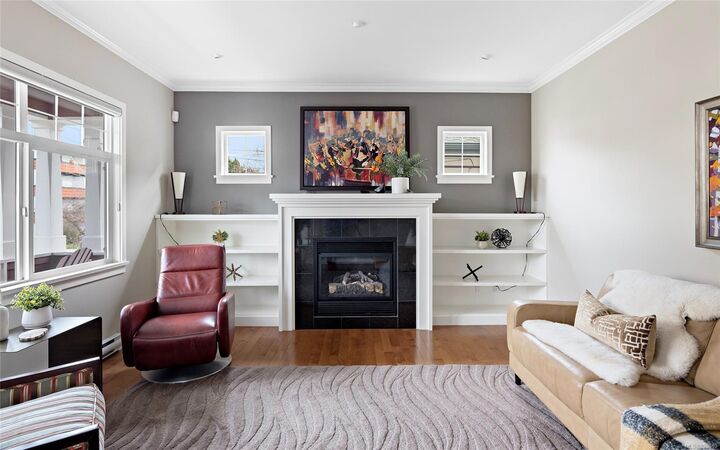 Property Photo: 1013 Pendergast St 3 BC V8W 2W8