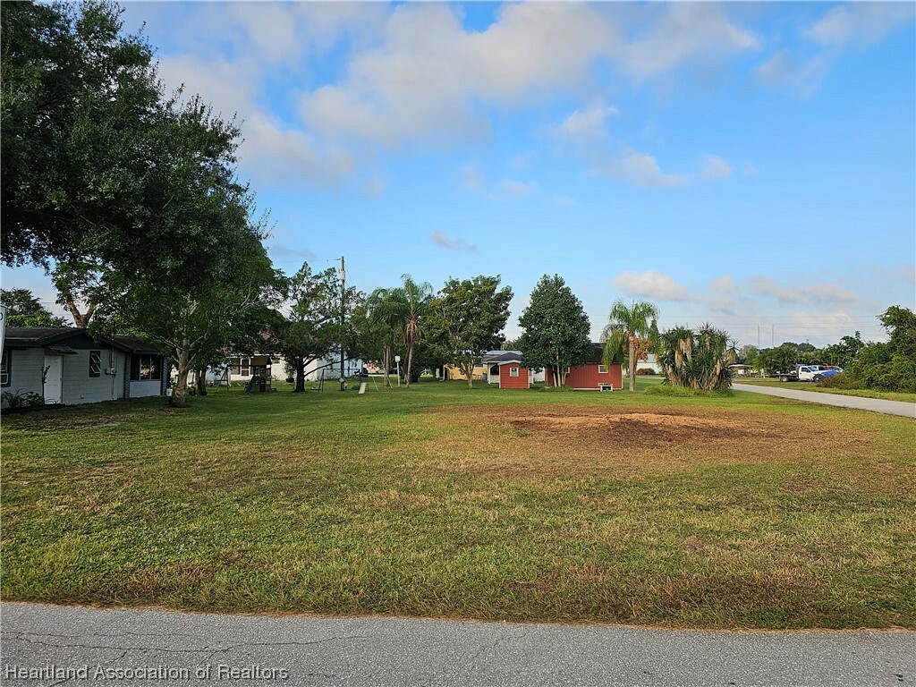 Property Photo:  348 Serenade Drive  FL 33852 