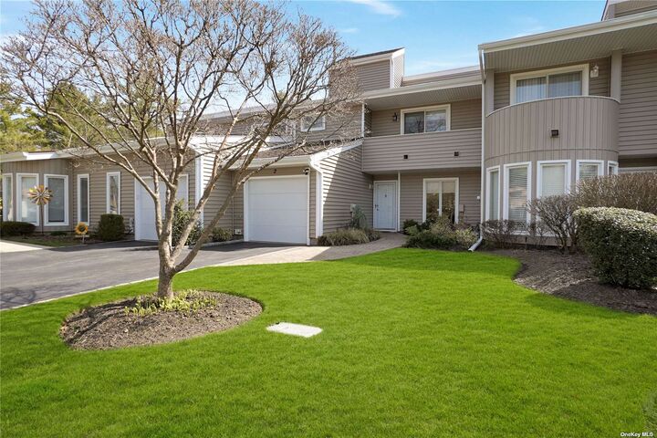 2 Kristin Lane 2  Hauppauge NY 11788 photo