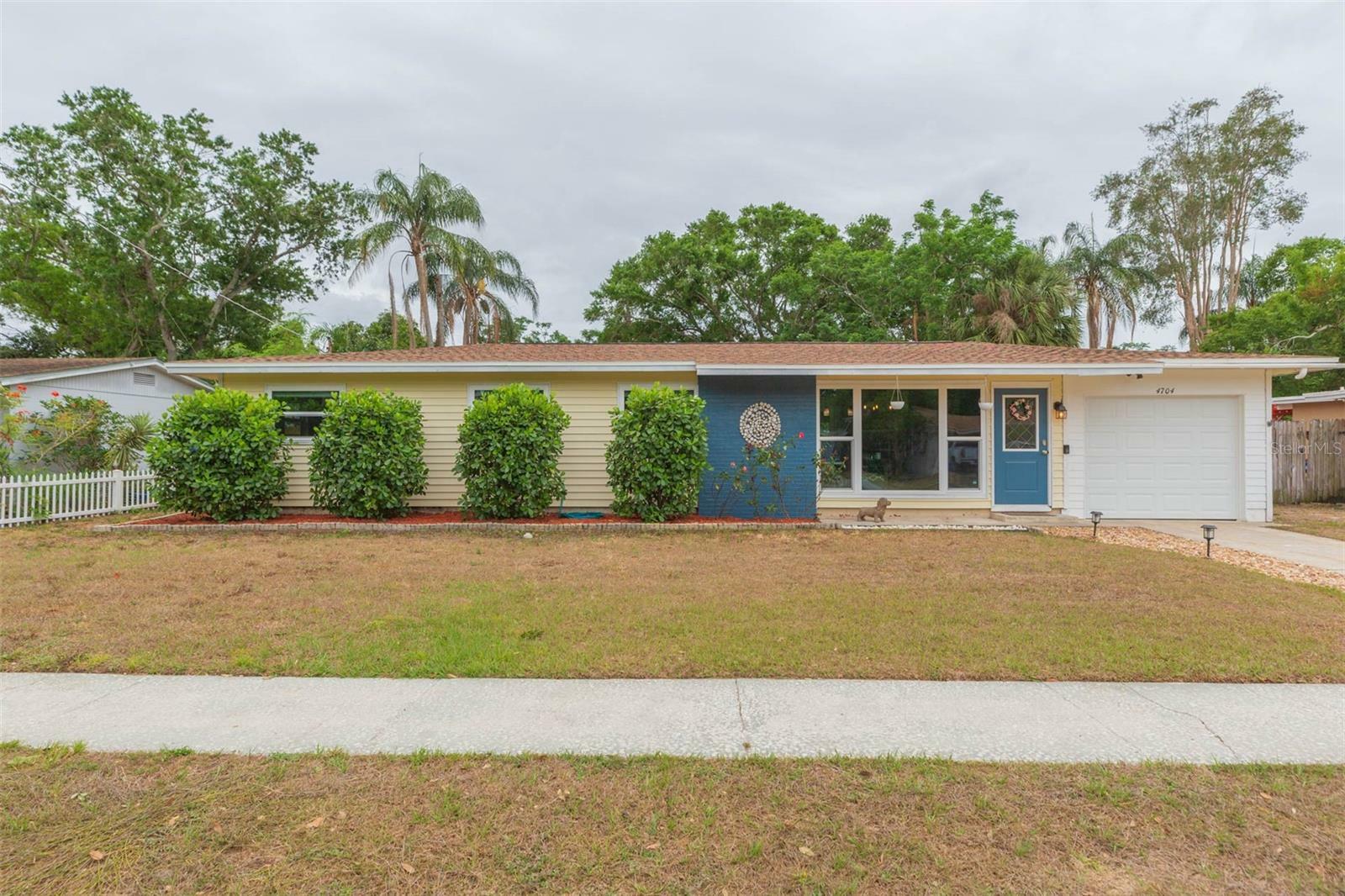 Property Photo:  4704 W Wisconsin  FL 33616 