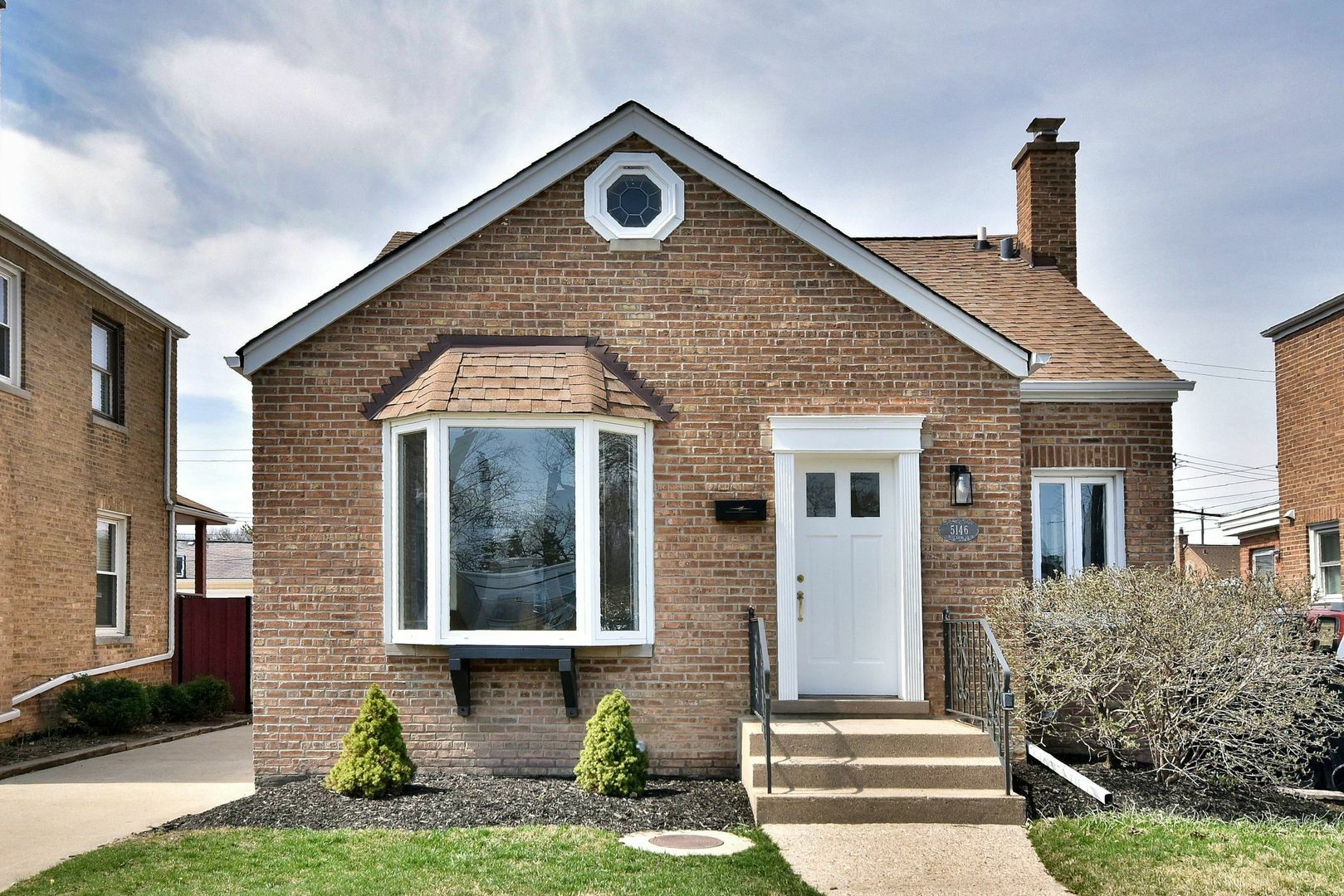 Property Photo: 5146 N Mulligan Avenue IL 60630