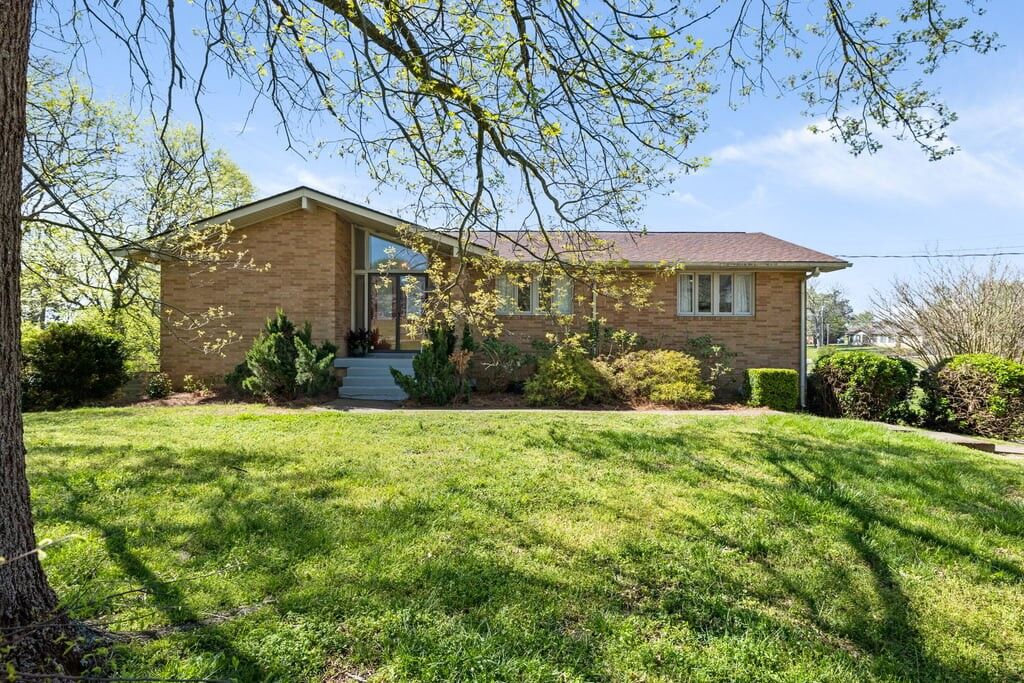 Property Photo: 513 Freda Villa TN 37115