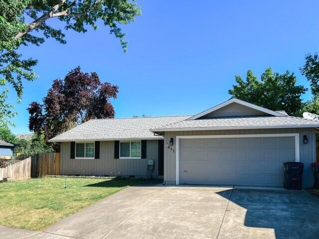 Property Photo:  851 Juanita Way  OR 97502 