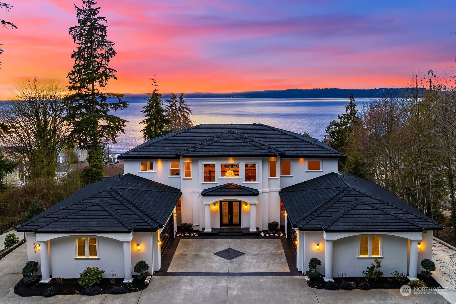 Property Photo: 1007 S 280th Place WA 98198