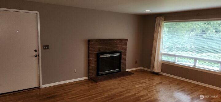 Property Photo: 10227 2nd Avenue SW WA 98146