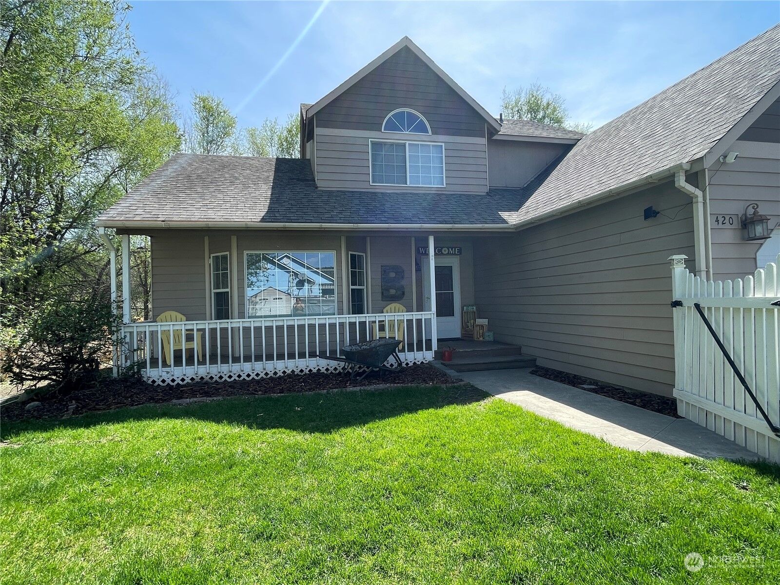 Property Photo:  420 5th Avenue  WA 98844 