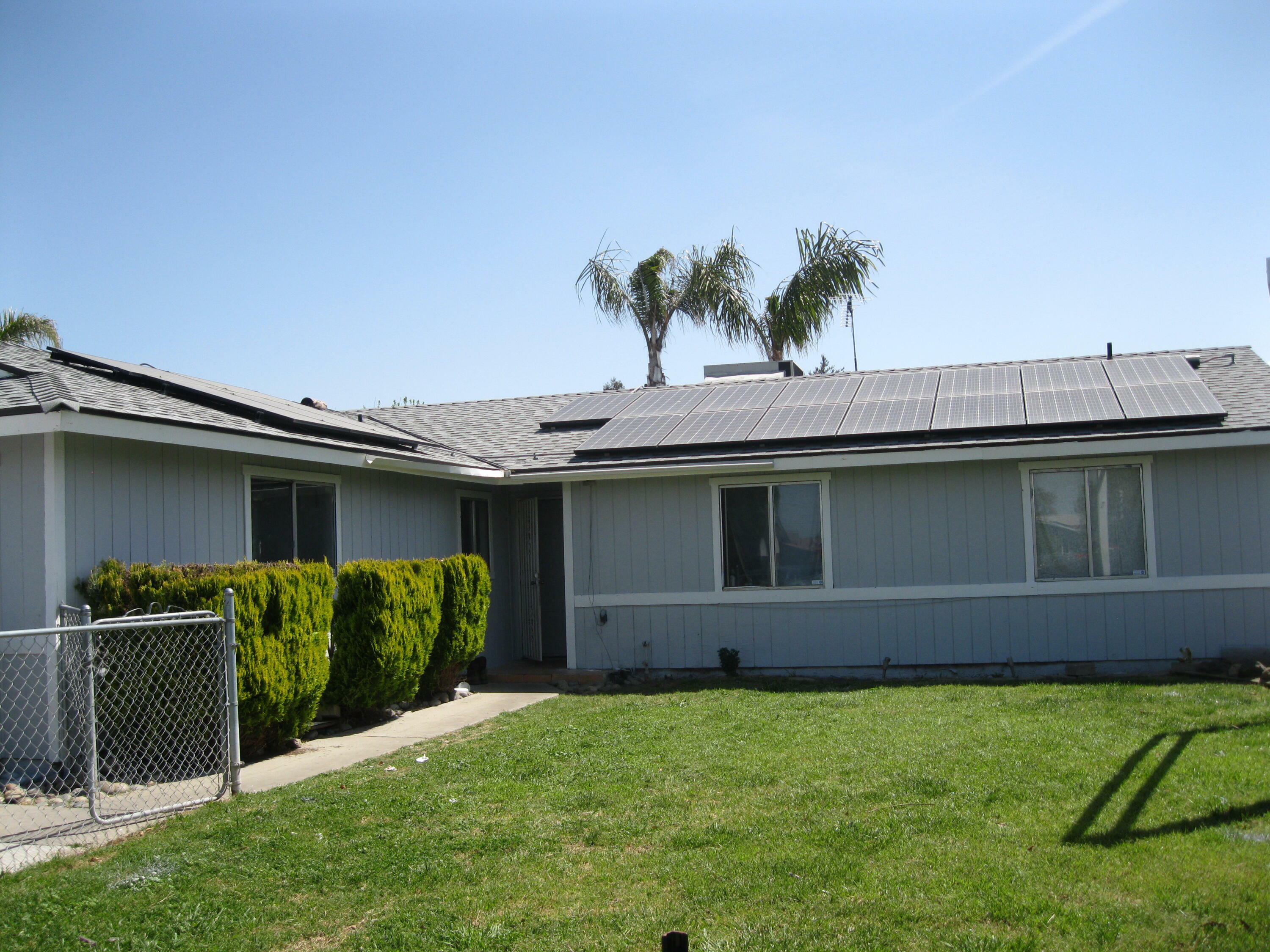 Property Photo:  1425 E Colleen Court  CA 93274 