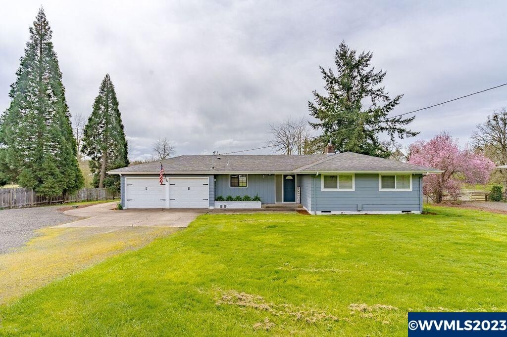 Property Photo: 34498 Knox Butte Rd E OR 97322