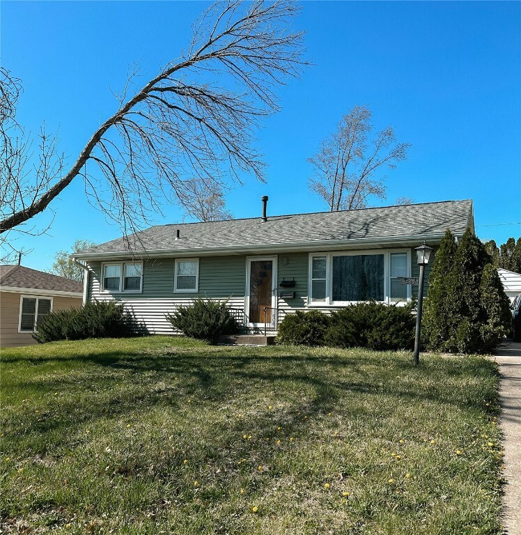 Property Photo:  1540 9th Ave SW  IA 52404 