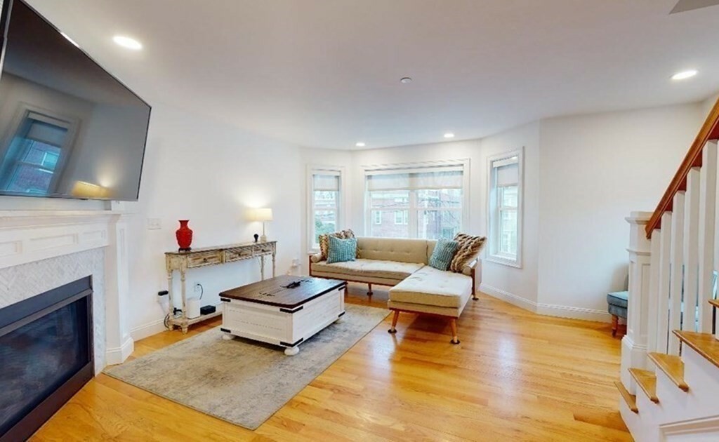 Property Photo:  401 E Merrimack St 14  MA 01852 