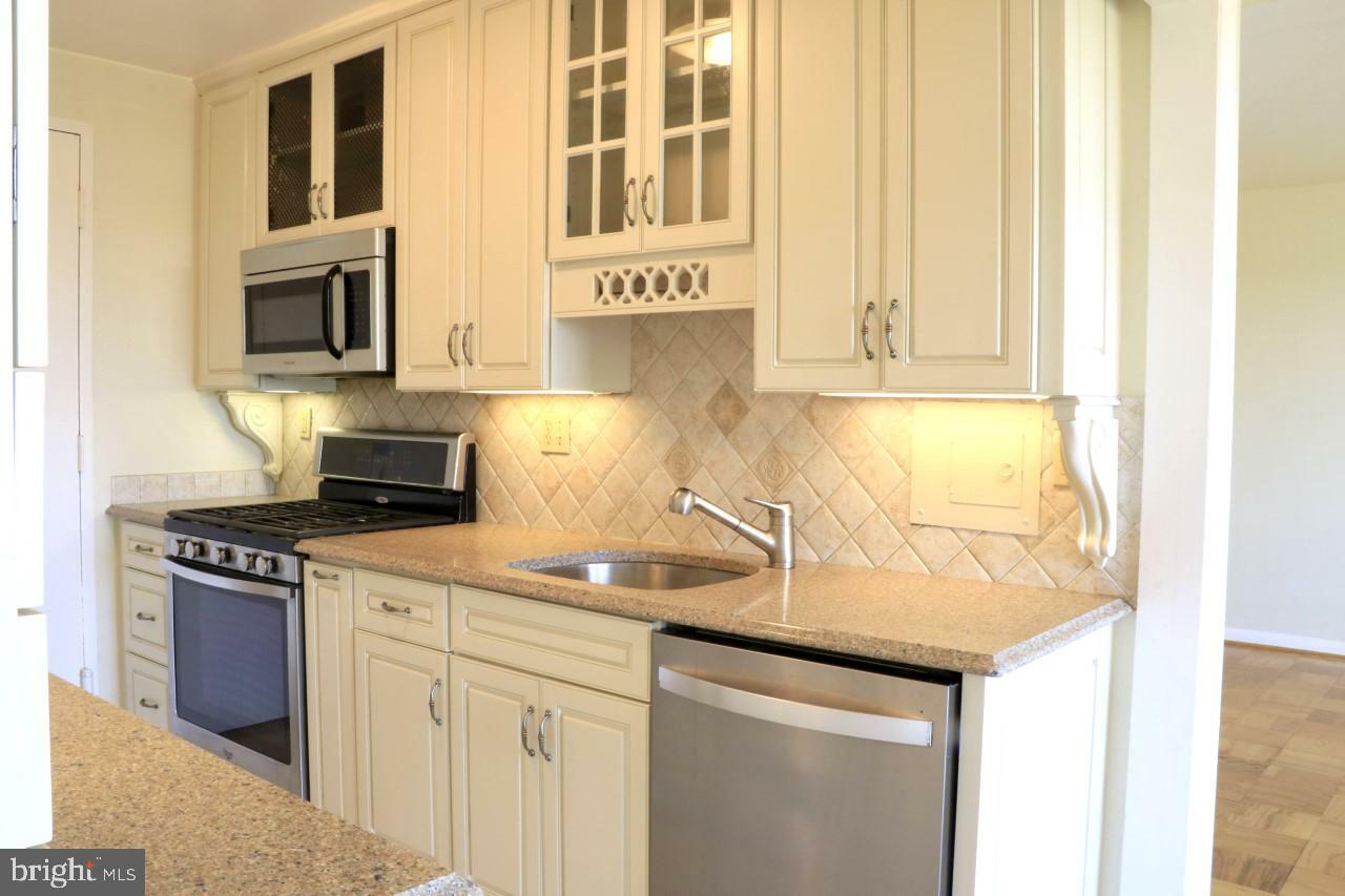 Property Photo: 10201 Grosvenor Place 1118 MD 20852