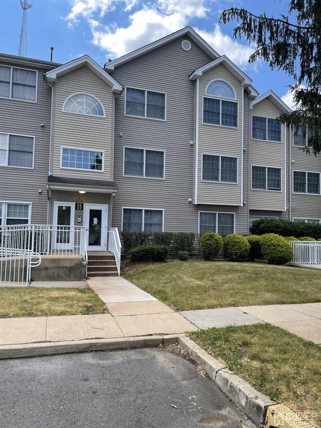 Property Photo:  1113 Edpas Road  NJ 08901 