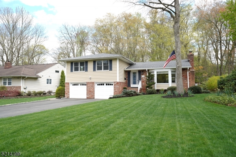 Property Photo:  16 Arden Ct  NJ 07922 