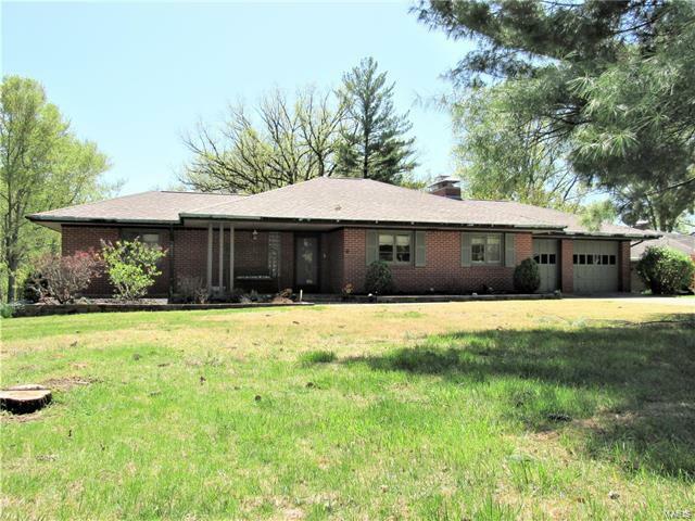 Property Photo:  26 Frontenac Place  IL 62035 